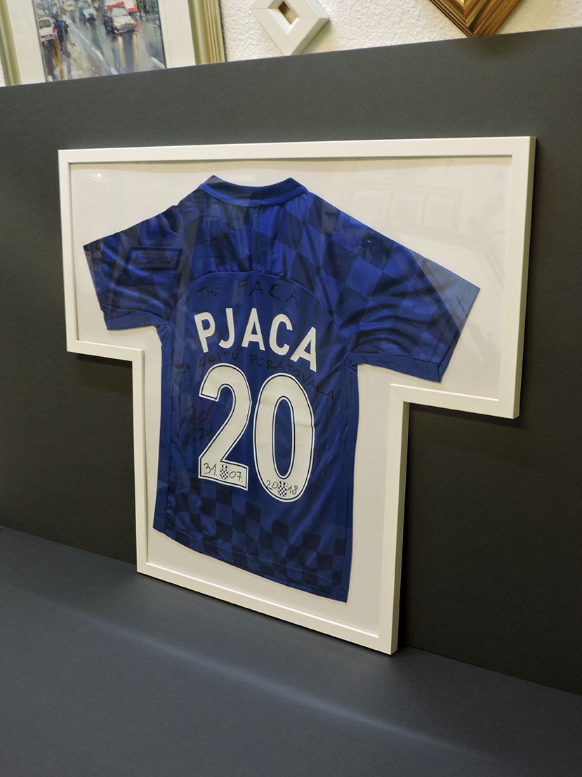 Uokviravanje dresova višekutnim okvirima